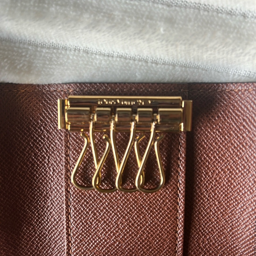 Louis Vuitton 4 Key Holder - Picture 5 of 10